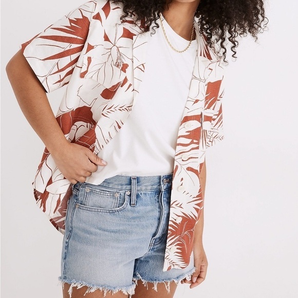 Madewell Relaxed Denim Shorts in Rosemount Wash: Destroyed Hem Edition - Picture 2 of 10